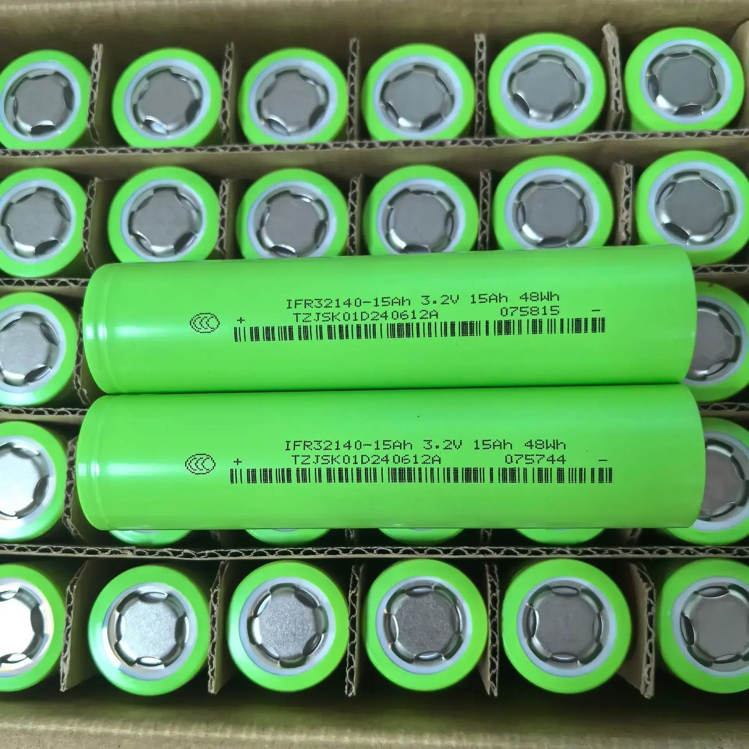 15Ah 32140 Lifepo4 Battery 3.2V 48WH Large Capacity Scooter Battery Cell A-grade Lifepo4 32140 Eve for Assembling Battery Pack